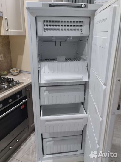 Морозилка вертикальная Indesit