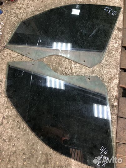 Переднее дверное стекло BMW X3 Е83