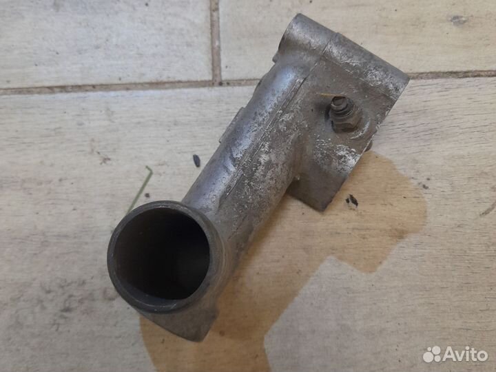 Патрубок помпы Паджеро 2