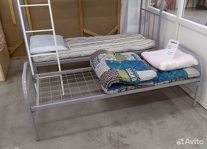Кровать с матрасом