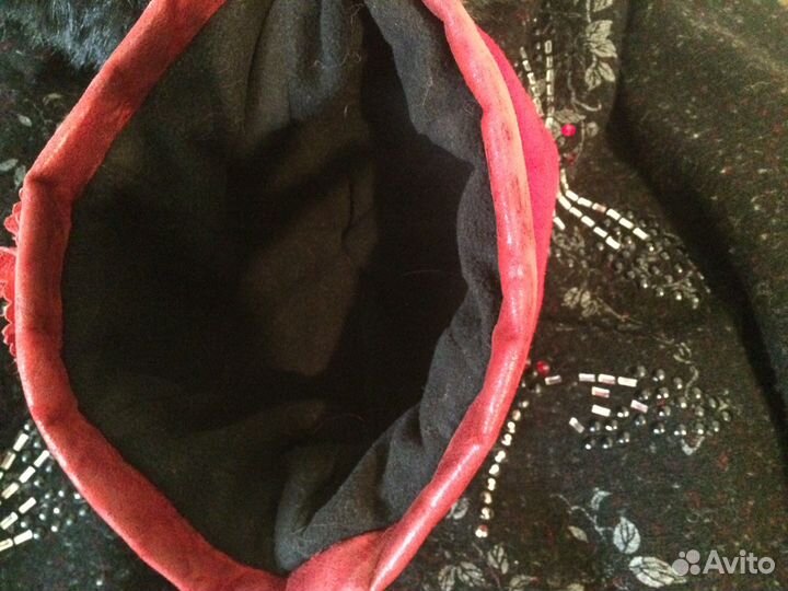 Шапка красная из натуральной замши