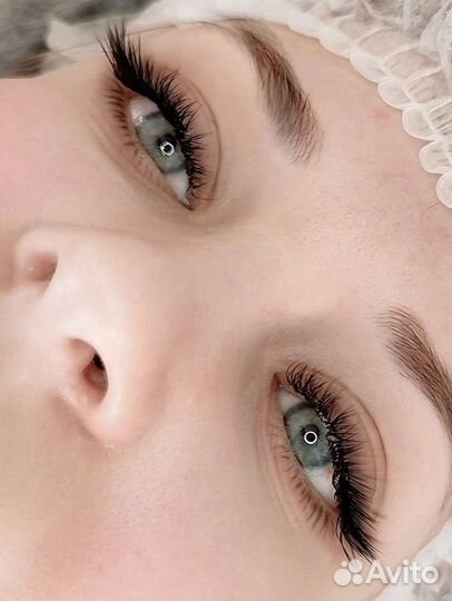 Наращивание ресниц. Ламинирование бровей и ресниц