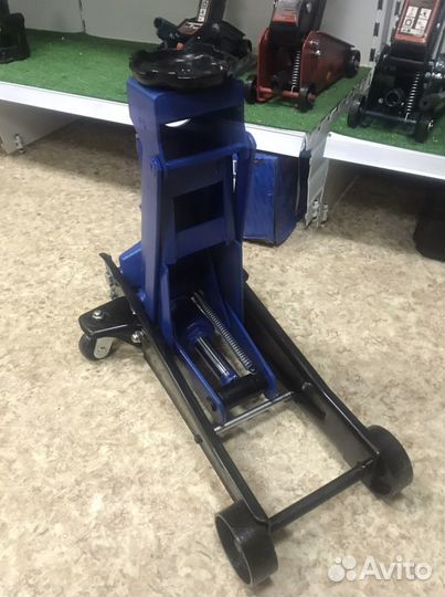 Домкрат подкатной Маяк - Авто 3 тонны