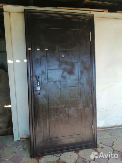 Дверь входная металлическая
