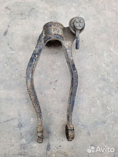 Кронштейн переднего амортизатора mazda 6 GG