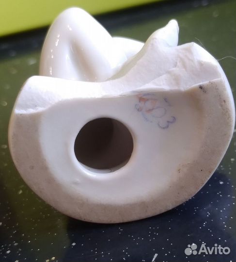 Фигурка фарфоровая.Мальчик с виноградом.лфз