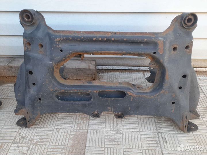 Задний подрамник на актион нью