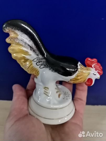 Фарфоровая статуэтка