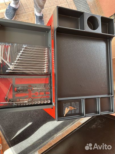 Инструментальная тележка на колесах wurth