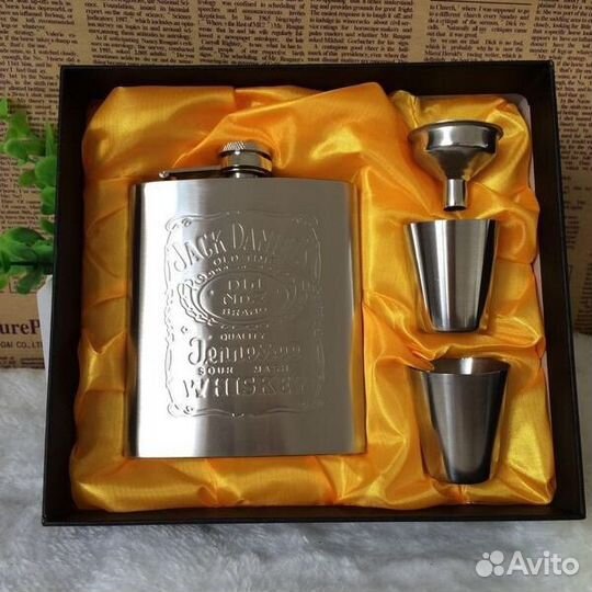 Фляжка в подарочном наборе