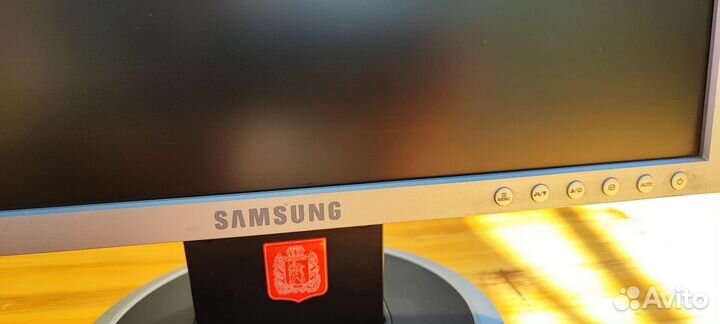 Монитор Samsung SyncMaster 740n