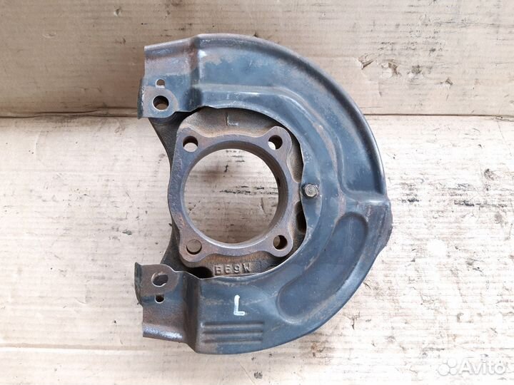 Поворотный кулак левый Митцубиси Грандис 04-10