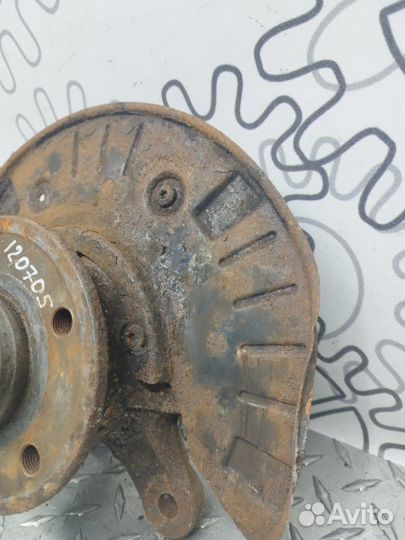 Кулак поворотный правый Mercedes-Benz Vito W639