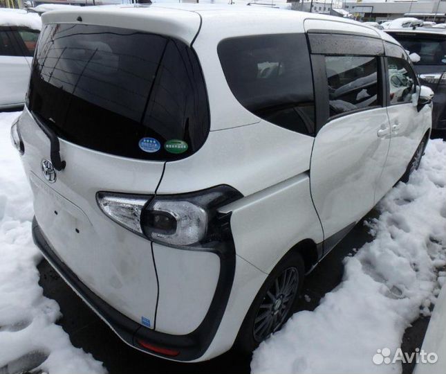 Уголок крыла передний левый Toyota Sienta