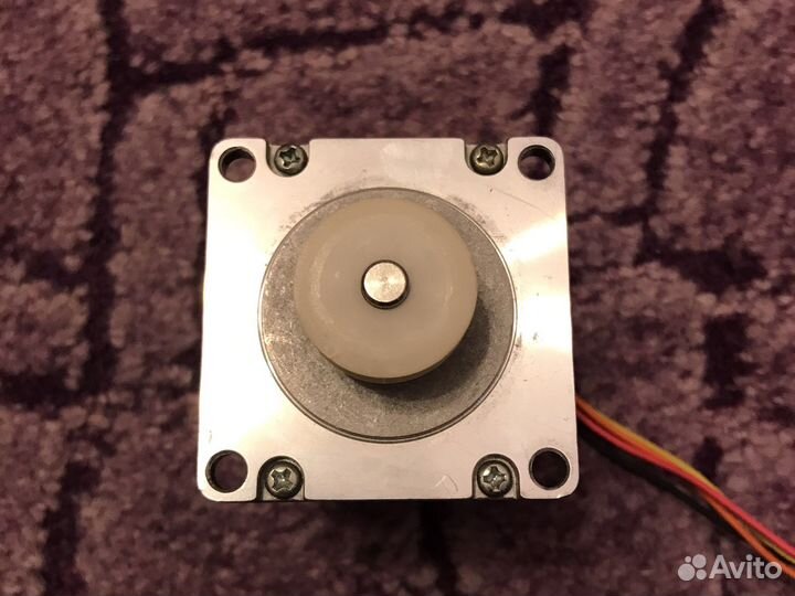 Шаговый двигатель