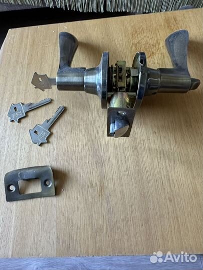 Дверные ручка с замком