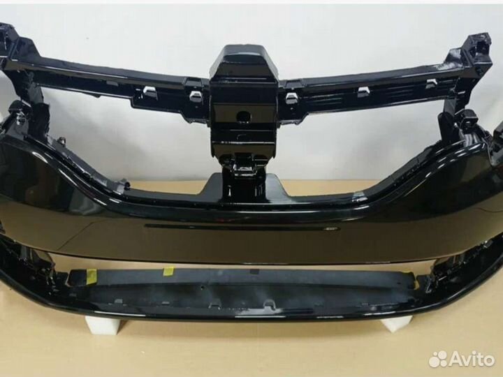 Передний бампер Renault Logan черный