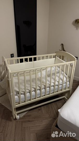 Кроватка, матрас, одеяло, подушка, белье