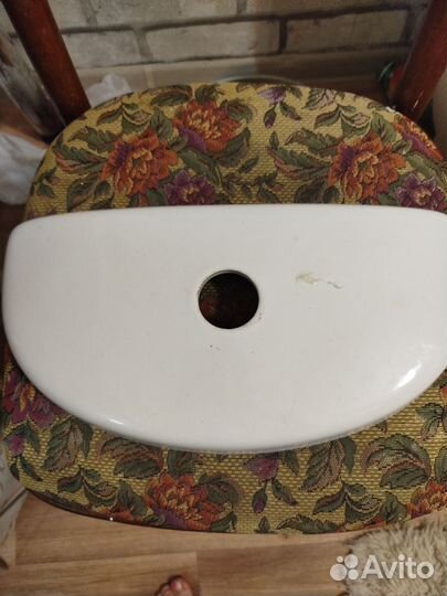 Крышка от сливного бачка унитаза