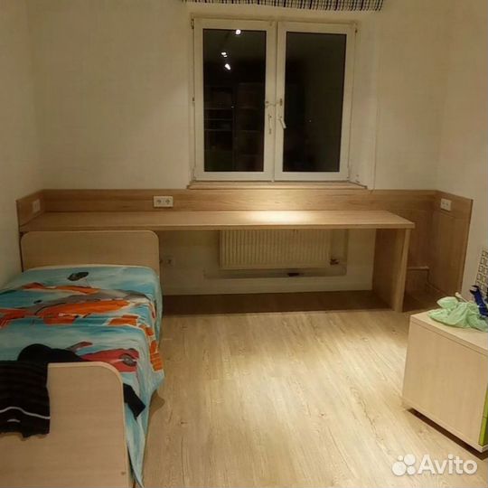 Детская рабочая зона у окна aa 18