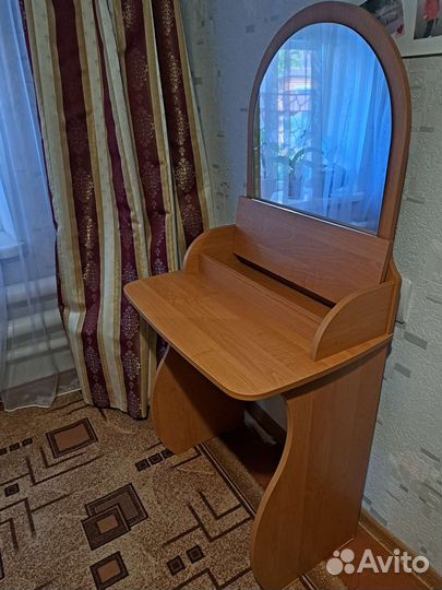 Туалетный столик с зеркалом бу