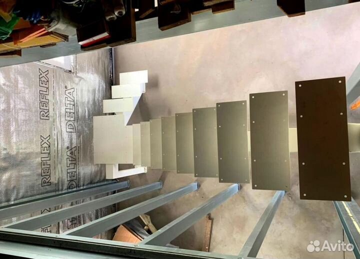 Металлические лестницы с поворотом