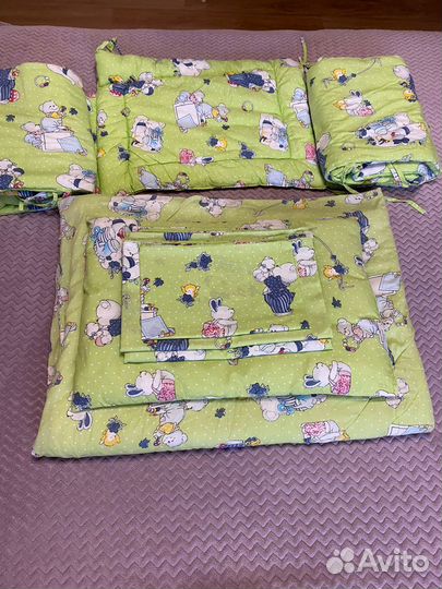 Комплект в детскую кроватку с бортиками