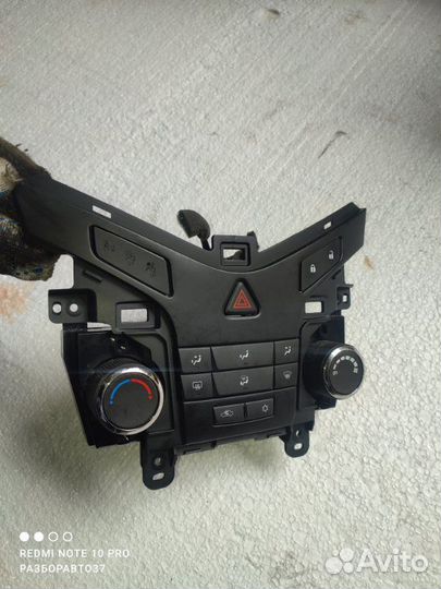 Блок управления климат-контролем Chevrolet Cruze