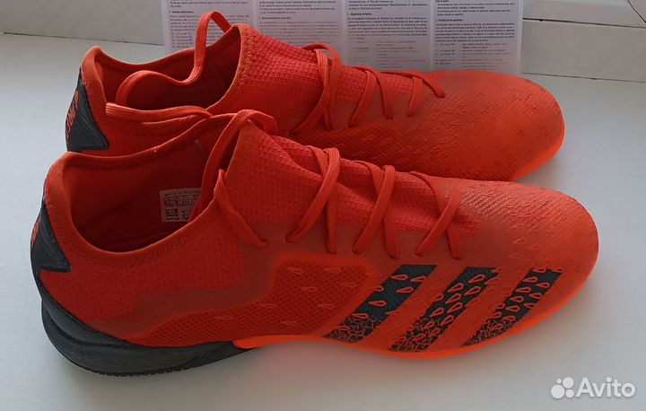 Футбольные бутсы adidas