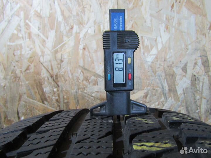 Kumho I'Zen KW27 245/35 R19