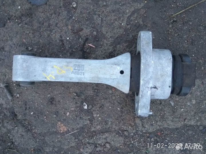 Задняя опора двигателя на Киа Спортаж 2017 года
