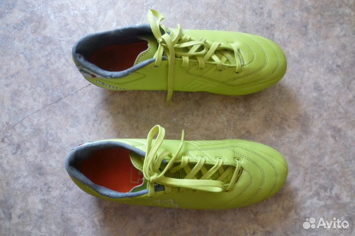 Футбольные бутсы фирмы Карра