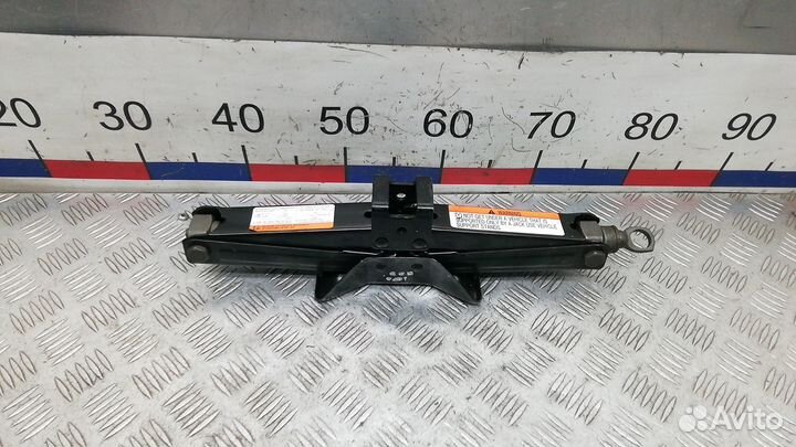 Домкрат на Ssang Yong Rodius 1