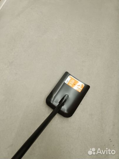 Лопата fiskars совковая