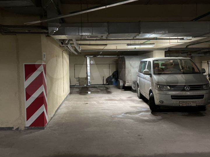 Машиноместо, > 30 м²