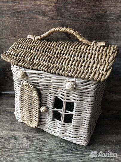 Корзина плетеная из бумажной лозы