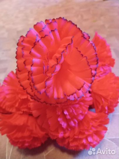 Гвоздики искуственные