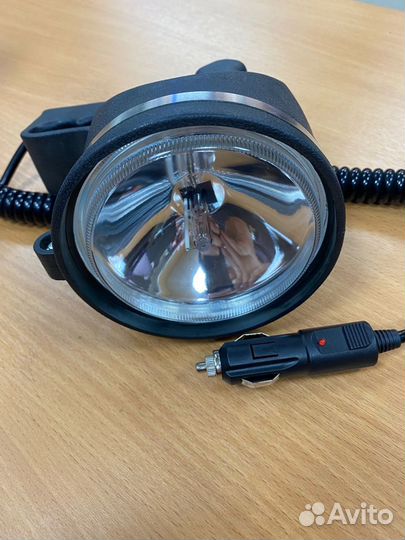 Фароискатель ксеноновый в прикуриватекль авто