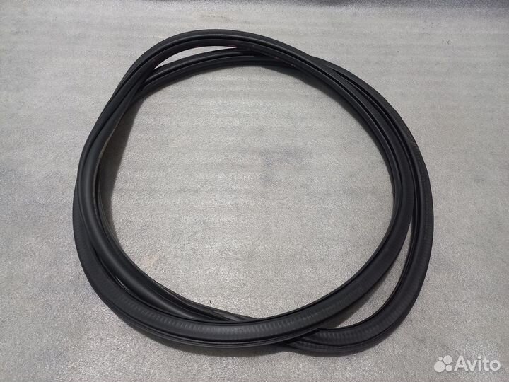 Уплотнитель проема двери задн правый VW Polo 6