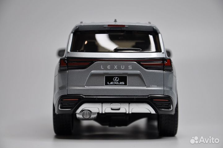 Модель автомобиля Lexus LX 600 металл