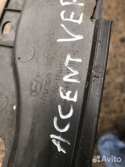 Накладка решетки радиатора Хендэ Верна