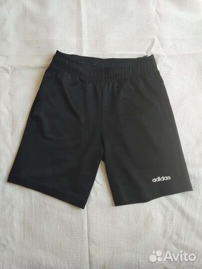 Шорты adidas для мальчиков. Рост 152