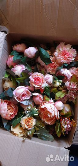 Искусственные цветы (в ассортименте), коробка