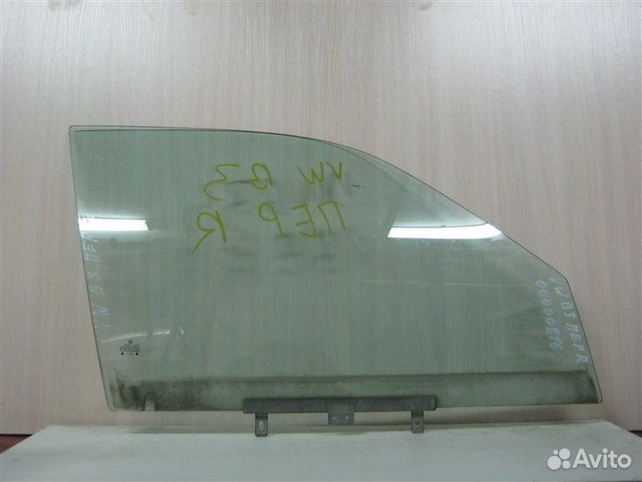 Стекло двери передней правой Volkswagen Passat B3