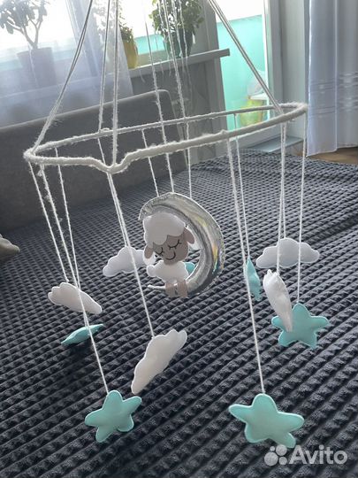 Мобиль на кроватку из фетра