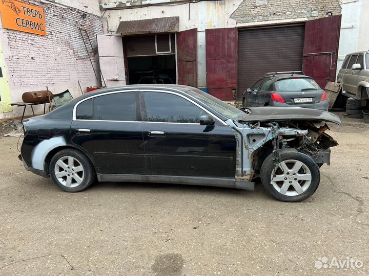 В разборе Nissan Skyline 35