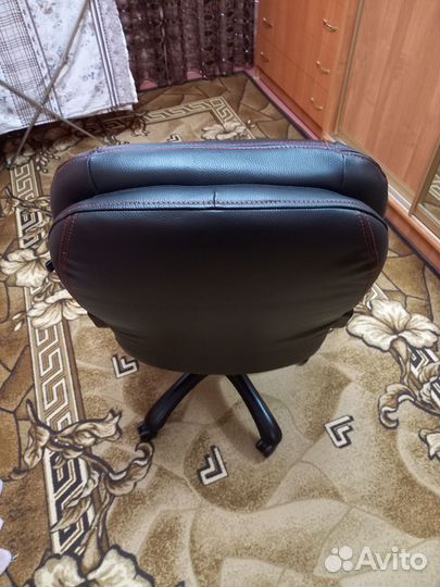 Офисное кресло