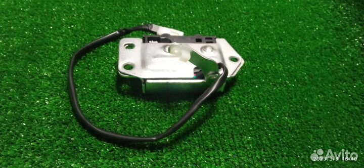 Hiace H100 замок крышки багажника+петля