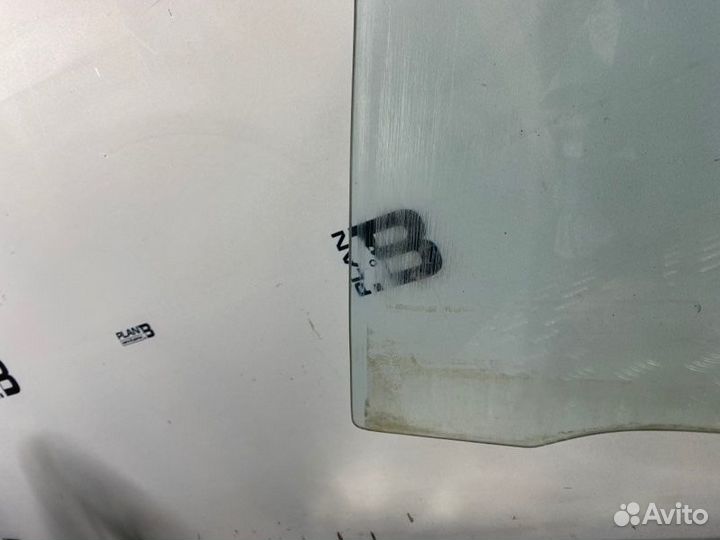 Стекло двери переднее левое Toyota Carina E 1992