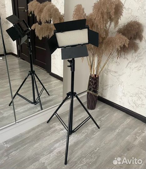 Видеосвет LED-U600 с штативом для съемки